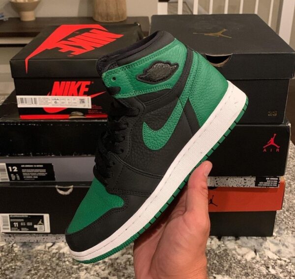 Authentic Nike sneakers pallets